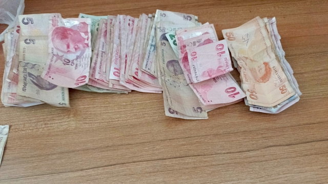 Elazığ'da dilencinin 'bebek arabası' hilesi zabıtaya takıldı