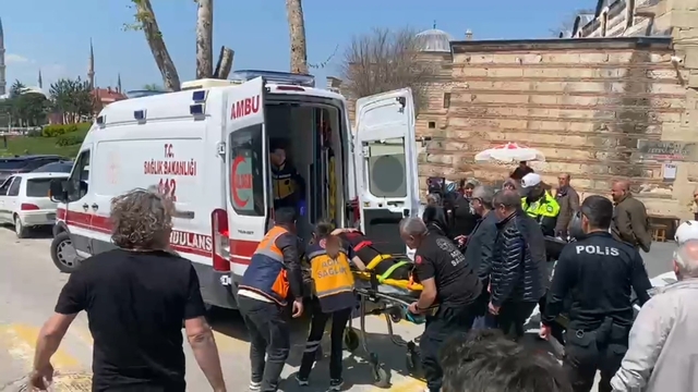 Kocası gaza basınca eşi aracın altında kaldı
