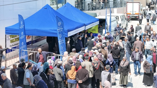 Sultanhisar ve Buharkent'te binlerce fide vatandaşlarla buluştu