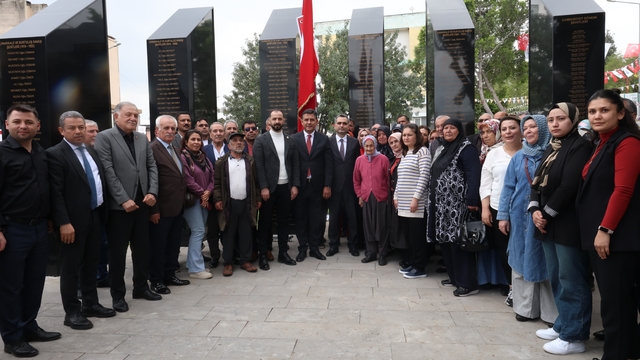 Adana'da 'Şehitlik Anıtı' dualarla açıldı
291 şehidin ismi 9 sütunda yaşatılacak