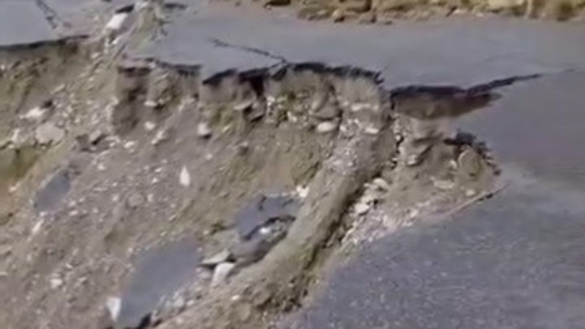 Sinop'ta heyelan: Grup yolu ulaşıma kapandı
