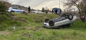 İzinsiz aldığı otomobille kaza yaptılar: 2 yaralı
Kayseri'de virajı alamaya...