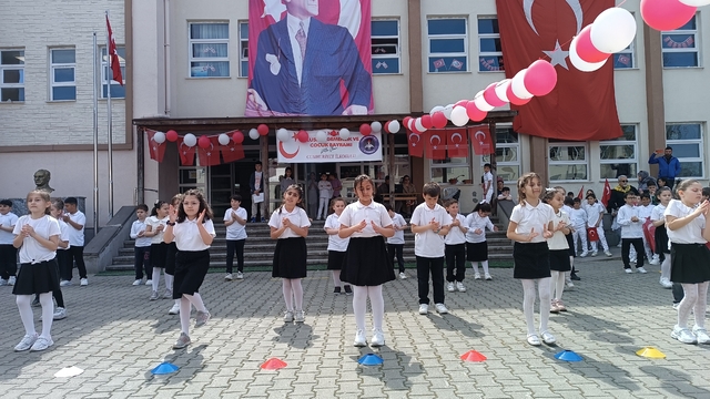 Cide'de 23 Nisan Ulusal Egemenlik ve Çocuk Bayramı kutlandı