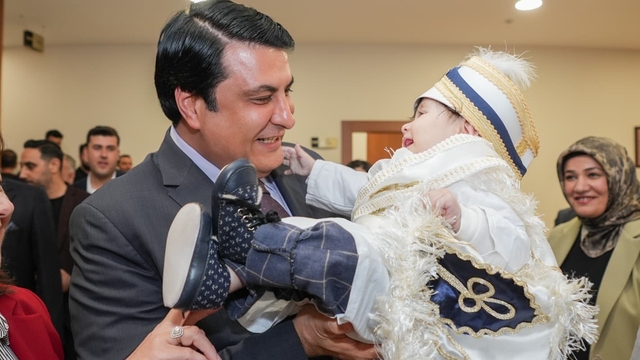 Şehitkamil'de toplu sünnet coşkusu
Yılmaz: "Her evde, her ferdin yanında olmaya devam edeceğiz"