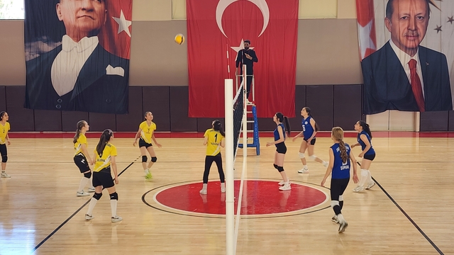Suluova'da "19 Mayıs Gençlik Haftası Voleybol Turnuvası" düzenlendi