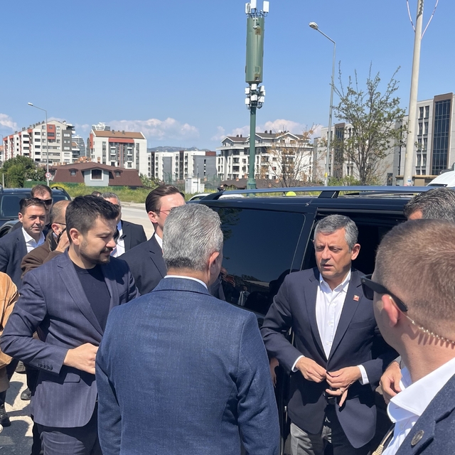 CHP Genel Başkanı Özel, tutuklu Mustafa Bozbey'i cezaevinde ziyaret etti
Öz...