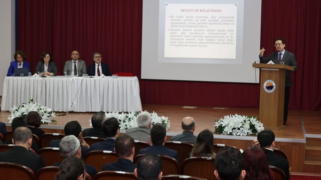 Sinop'ta "Kamu Yönetiminde Güncel Konular" paneli