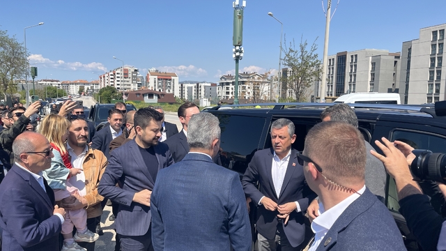CHP Genel Başkanı Özel, tutuklu Mustafa Bozbey'i cezaevinde ziyaret etti
Özel: "Burada meydan okunan kişi Mustafa Bozbey değil, Bursa'nın iradesidir"
Erdoğan'la görüşme sorusuna Özel: "İhtiyaç varsa elbette ikinci partiyle görüşürüm"