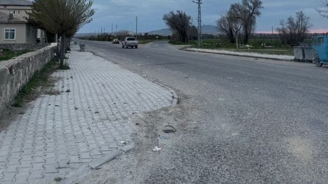 Karapınar'da motosiklet yayaya çarptı: 2 yaralı