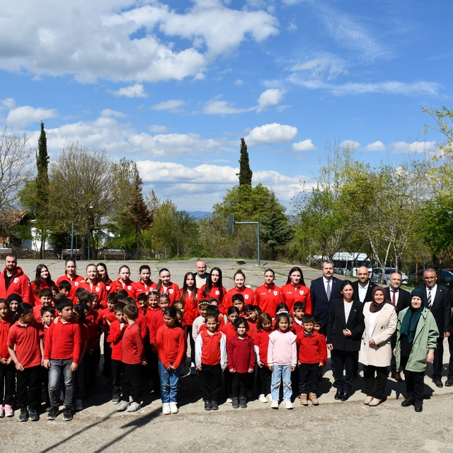 Samsunspor Voleybol Akademi'den Vezirköprü'de sosyal sorumluluk projesi