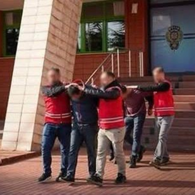 Ev ilanı üzerinden dolandırıcılık yapan 2 şüpheli tutuklandı