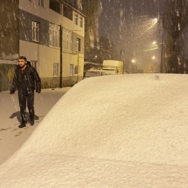 Sarıkamış'a kış geri döndü: Kar kalınlığı 15 santimetreyi aştı