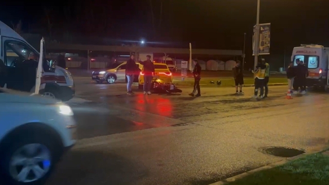 Erzincan'da motosiklet ile taksi çarpıştı: 2 yaralı