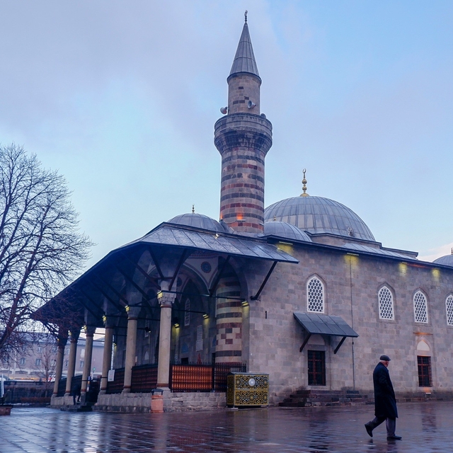 Erzurum'da bin 635 camide bin 680 din görevlisi görev yapıyor