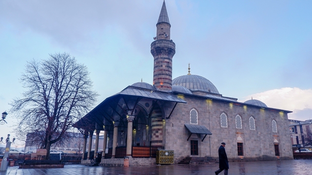 Erzurum'da bin 635 camide bin 680 din görevlisi görev yapıyor
