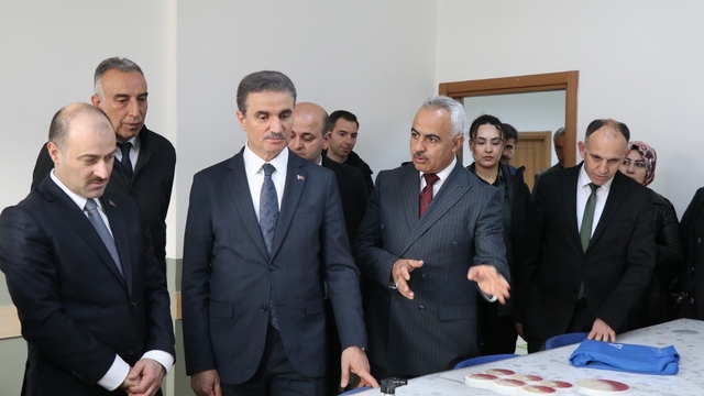 Vali Aydın Baruş'tan Oltu çıkarması
"Oltu gelişmeyi fazlasıyla hak ediyor"
"Kamu kurumları ile STK işbirliği önemli"