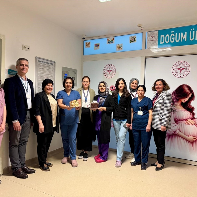 Muğla Eğitim ve Araştırma Hastanesi'nde ebeler unutulmadı