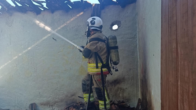 Reyhanlı'da müstakil ev yandı