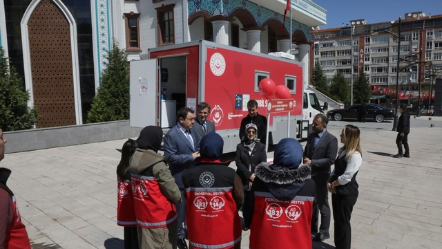 Vali Musa Işın'dan mobil sosyal hizmet aracına yakın takip