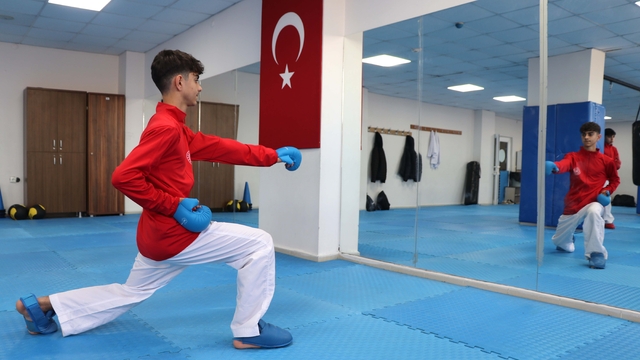 Babasının isteğiyle başladığı karatede Türkiye şampiyonu oldu