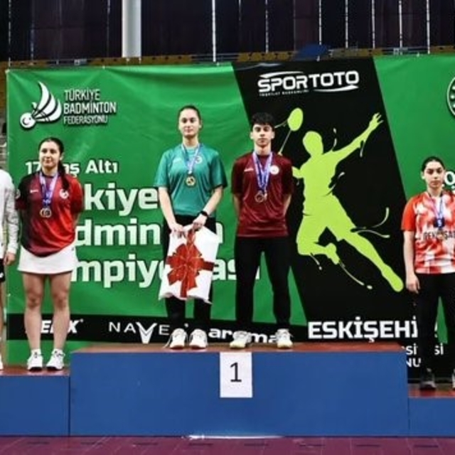 Badmintonun genç yıldızları Eskişehir'de buluştu
Eskişehir'de badminton rüz...
