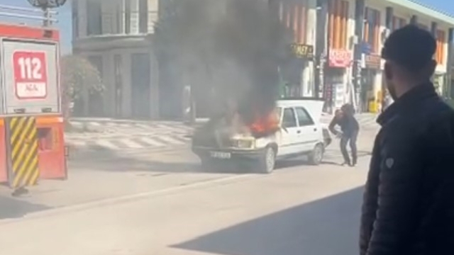 Seyir halindeki araçta yangın paniği