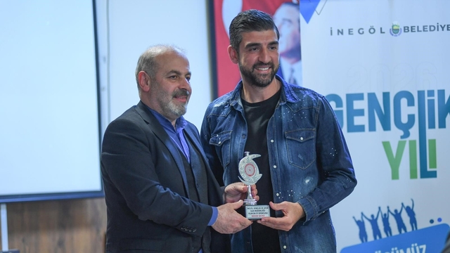 İnegölspor kalecisi Bekir Sevgi 'yılın en iyi sporcusu' seçildi