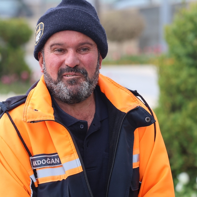 Temizlik işçisinden örnek davranış: 150 bin TL'lik altını sahibine ulaştırd...