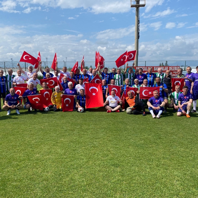 Futbol sahasında dostluklar rüzgarı esti