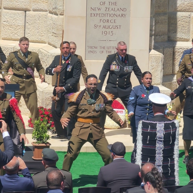 Yeni Zelanda askerleri, atalarını 'haka' dansıyla andı