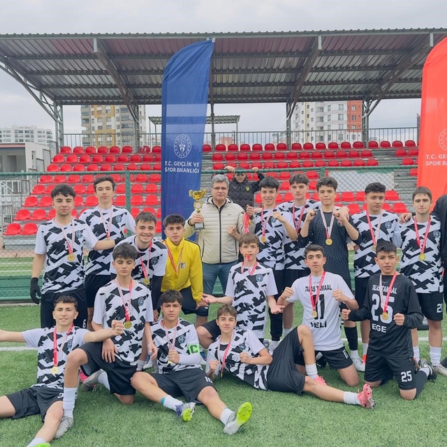 Okullar futbolda Türkan Altun Anadolu Lisesi şampiyon oldu