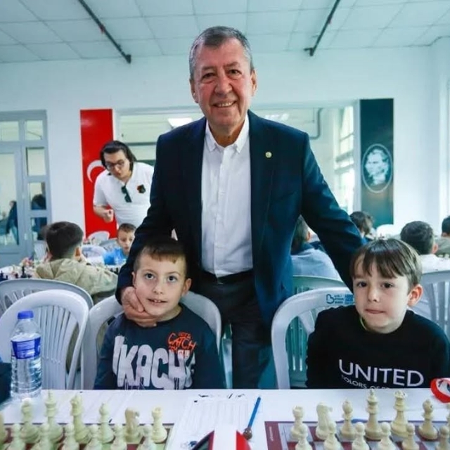 Burhaniye'de çocukların satranç heyecanı başladı