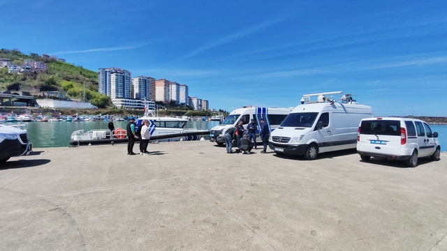 Araklı'da kayıp genç için denizde arama çalışmaları yoğunlaştırıldı
