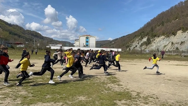 Sinop'ta çocuklar eğlenerek sağlıklı yaşamı öğreniyor