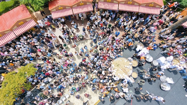 Manisa'da 2 ton bahar pilavı dağıtıldı