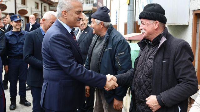 Vali Makas'tan Akçakoca esnafı ile hasbihal etti
