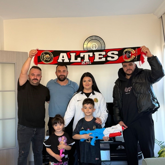Kumbarasındaki parayı Eskişehirspor'a bağışlayan Hüseyin Buğra'ya sürpriz h...