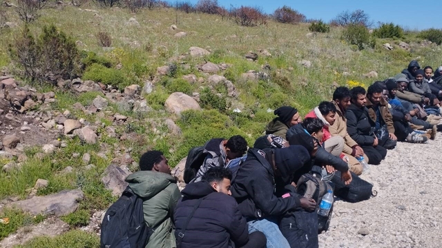 Çeşme'de 36 yasa dışı göçmen ve 2 organizatör yakalandı