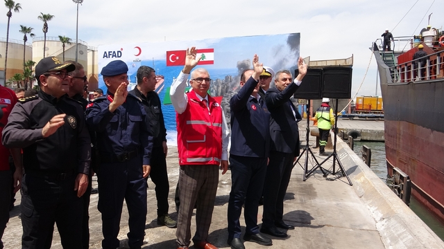 Mersin Limanı'ndan Lübnan'a 730 tonluk insani yardım yola çıktı