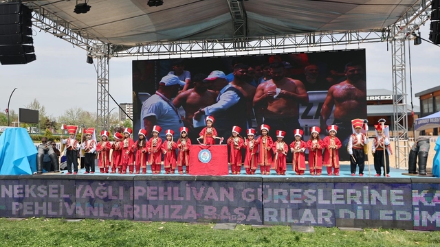 CHP'lilerin sırt döndüğü çocuklar er meydanına çıktı