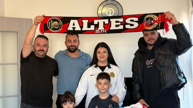 Kumbarasındaki parayı Eskişehirspor'a bağışlayan Hüseyin Buğra'ya sürpriz hediye