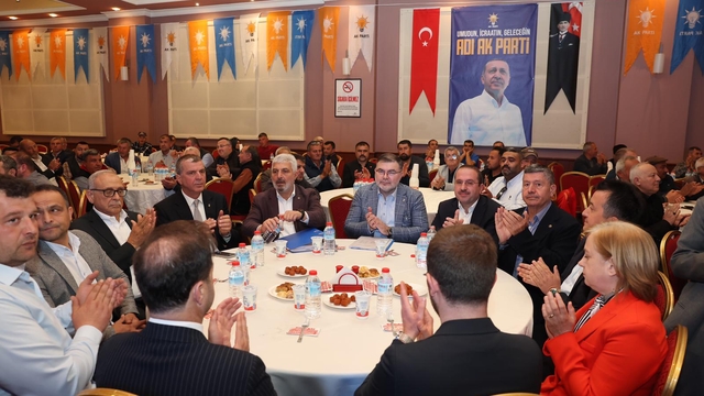 AK Parti İzmir İl Başkanlığı'nca "Bölgesel Mahalle Başkanları Toplantısı" yapıldı