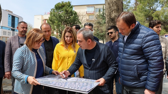 Gaziantep Büyükşehir'den kent içi ulaşımı rahatlatacak yeni çözüm
Başkan Şahin, çalışmaları yerinde inceledi
