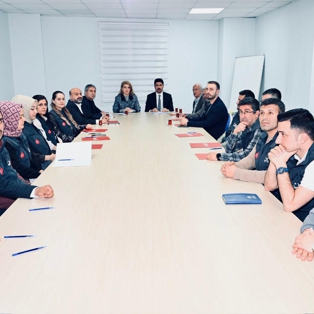 Milletvekili Ölmeztoprak'dan hem kurumlara, hem millete yakın temas
Ölmezto...