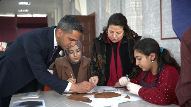 Ardahan Üniversitesi'nde özel gereksinimli bireylere seramik şekillendirme eğitimi verildi