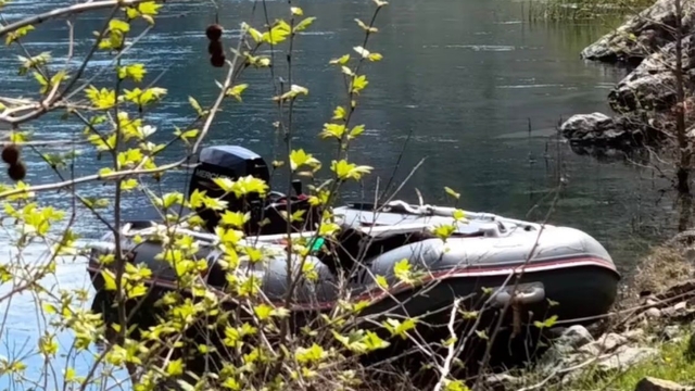 Unuttuğu eşyasını almak için döndü, botla açıldığı Fırat Nehri'nde kayboldu
Bottan düşen şahıs Fırat Nehri'nde kayboldu