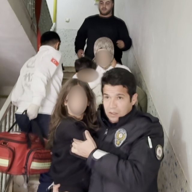 Aksaray'da 5 katlı apartmanda yangın paniği, bina tahliye edildi