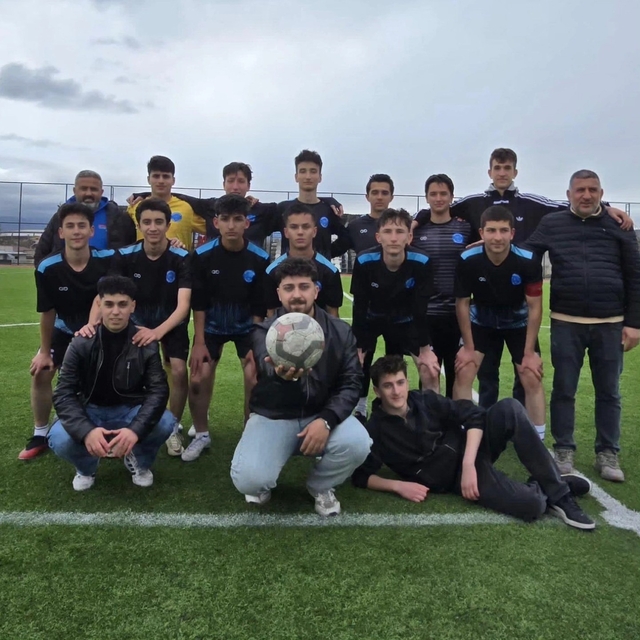 Erzincan Fen Lisesi futbol takımı il birincisi oldu