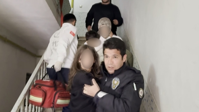 Aksaray'da 5 katlı apartmanda yangın paniği, bina tahliye edildi
