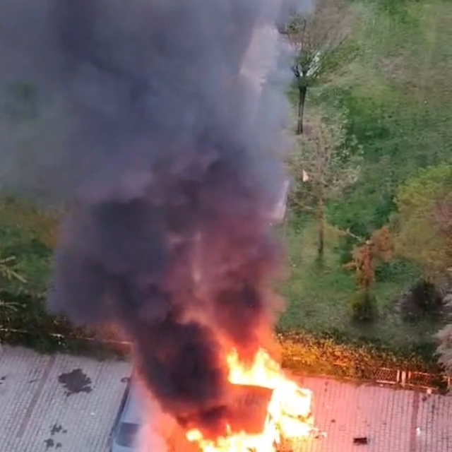 Diyarbakır'da site içinde korkutan yangın: Alevler metrelerce yükseldi, bin...